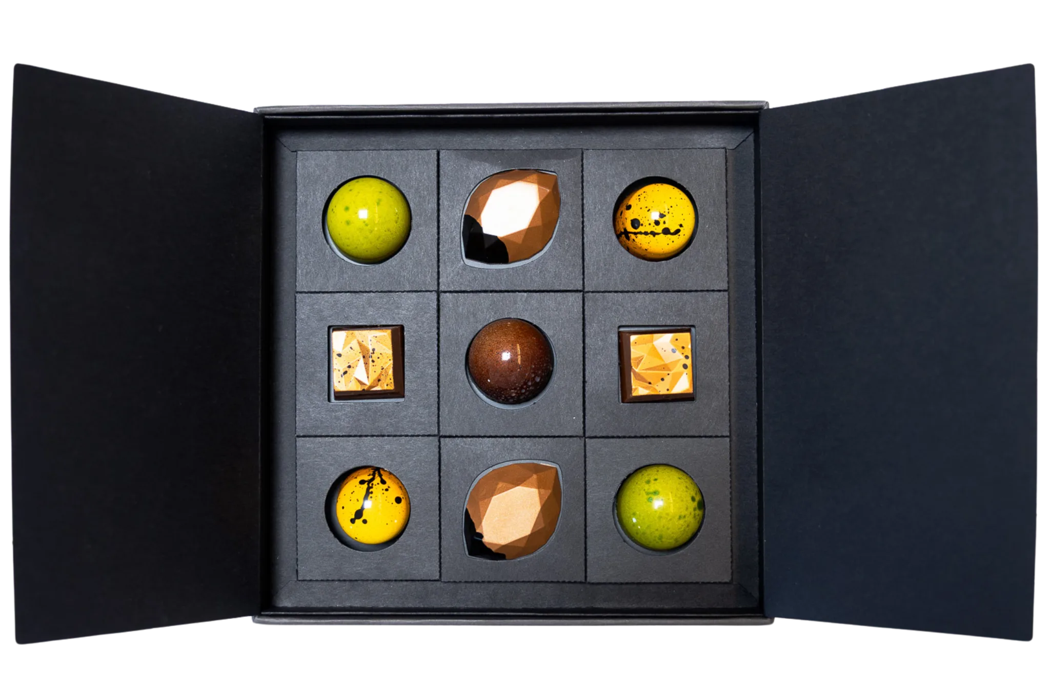 Bombonierka 9 sztuk pralin Valrhona — kompozycja pierwsza